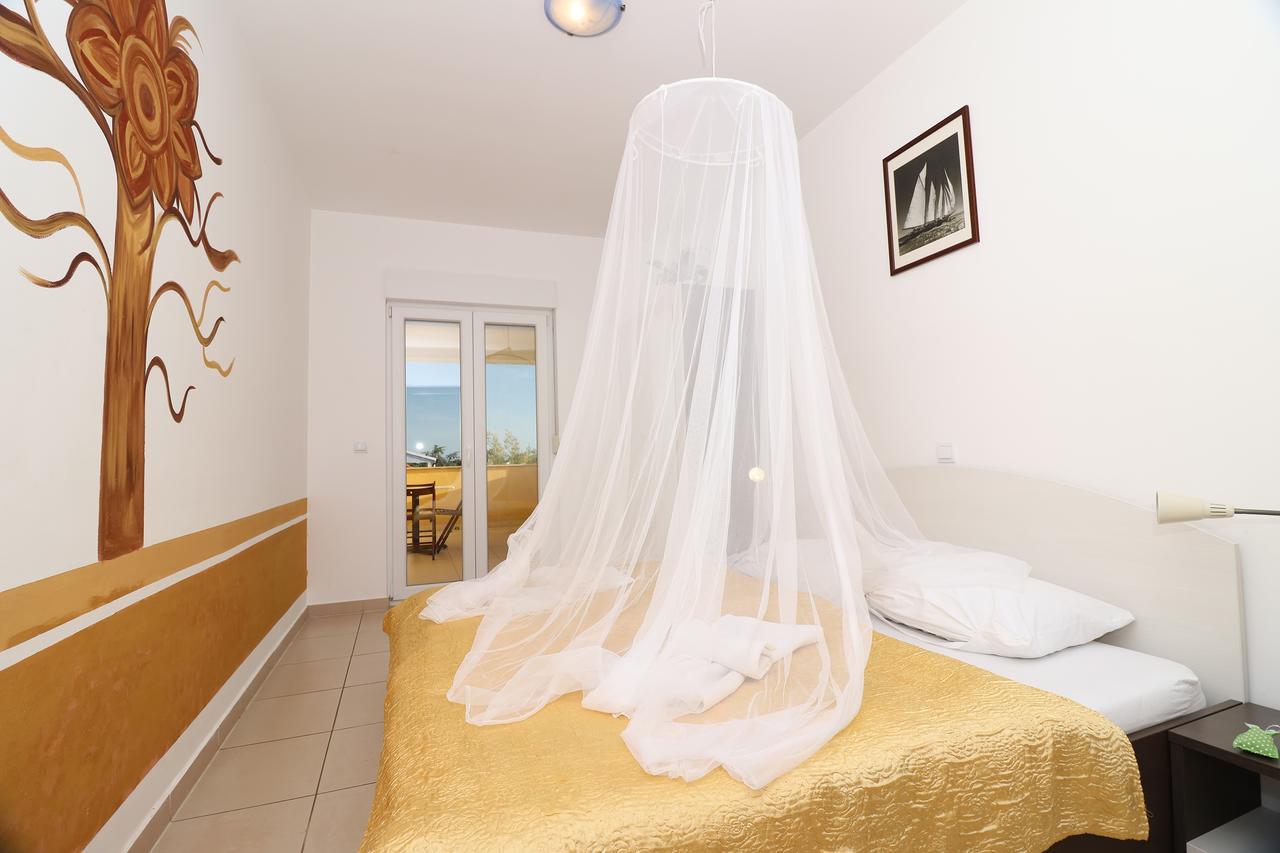 Villa Monsena ロヴィニ エクステリア 写真